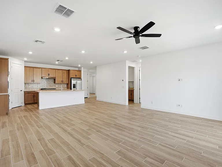 21435 W Meadowbrook Ave — Photo 6