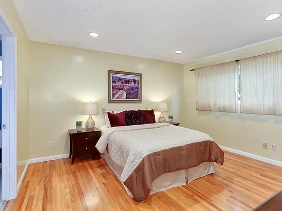 3rd image of 499 Safari Dr