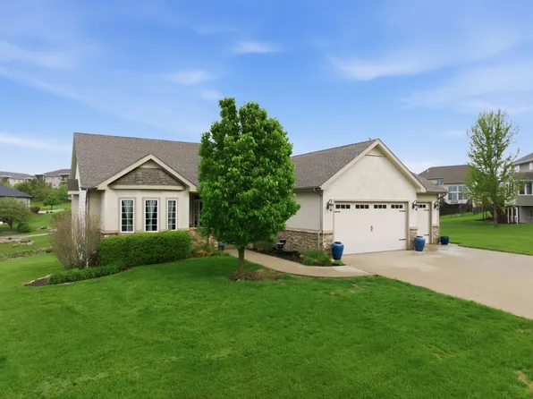 2050 Lakeview Dr, Pleasant Hill, IA 50327