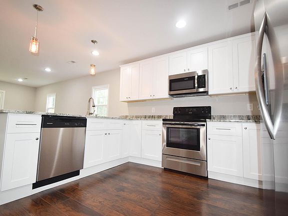 5th image of 7206 Fountain Ave