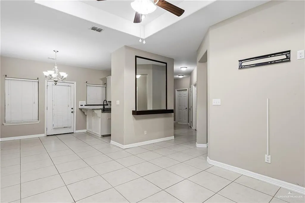 Building Photo - 2909 Fuerte Ave