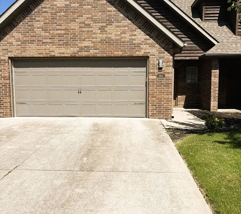 1801 & 1803 SW Stonegrove Rd