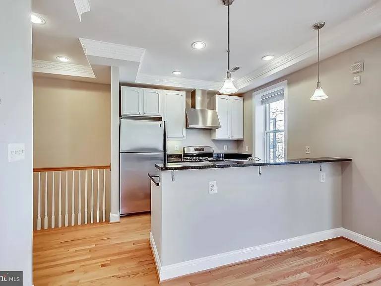 806 Maryland Ave NE #33 — Photo 4