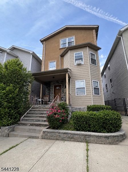1st image of 163 Fair St #3