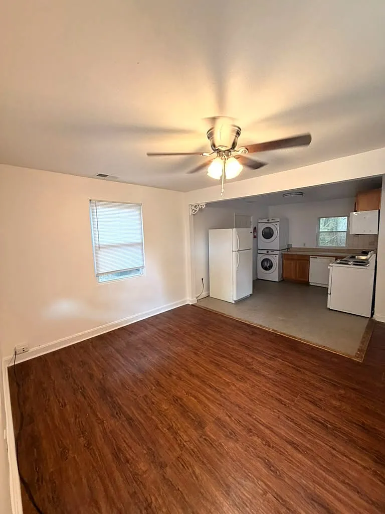2 bed, 550 sqft, $1,350 — Photo 2