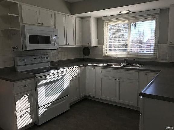 3rd image of 9508 Sontag Ln