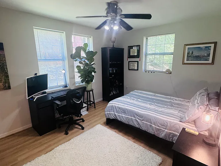 1742 N Rhodes St #300 — Photo 11