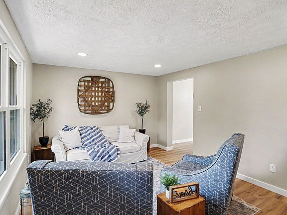 5th image of 312 Beverly St