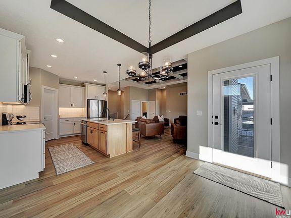 4th image of 9524 Estela Ave