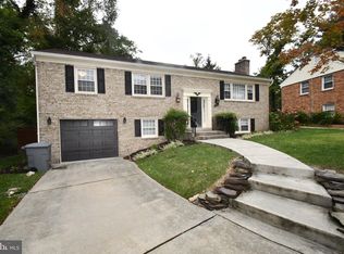 2204 Colonial Woods Dr, Alexandria, VA 22308