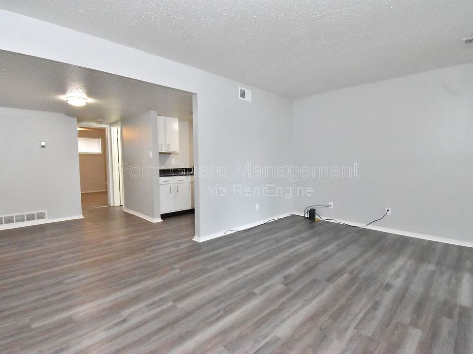 1st image of 1525 Oxford Pl #9