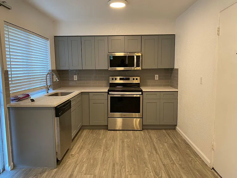 3501 Gatewood Ln — Photo 5