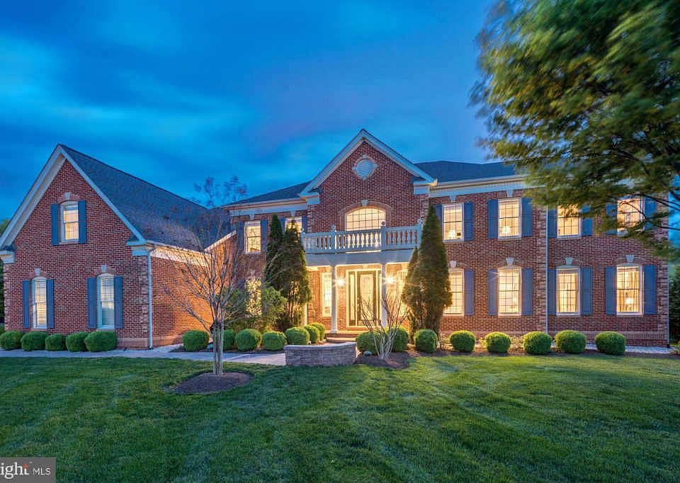1st image of 23394 Kerrisdale Way
