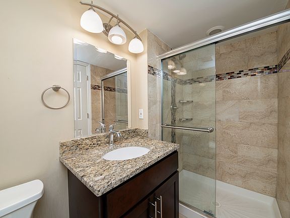 3rd image of 3S261 Briarwood Dr #3B