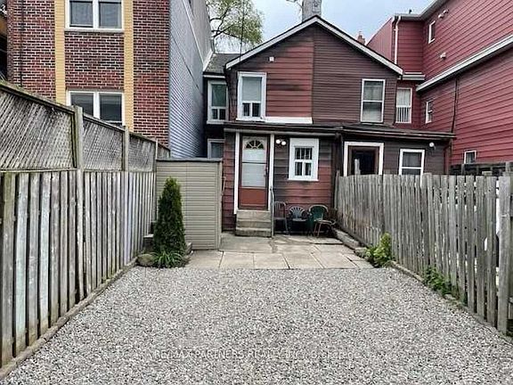 2nd image of 7 Henry St