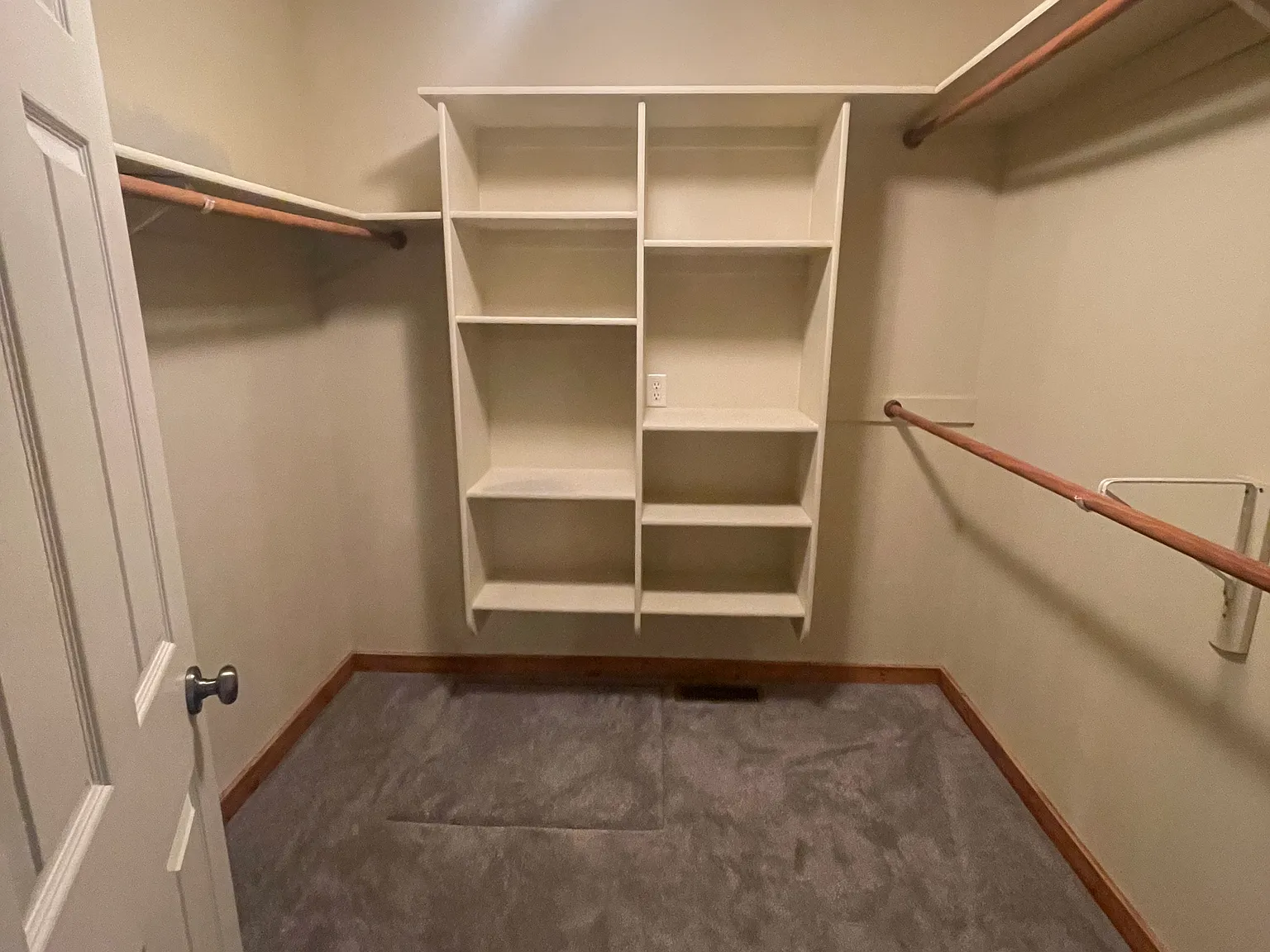 3 bed, 2336 sqft, $3,000 — Photo 3