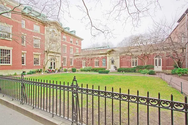 Sold by ROOM Real Estate | media 22