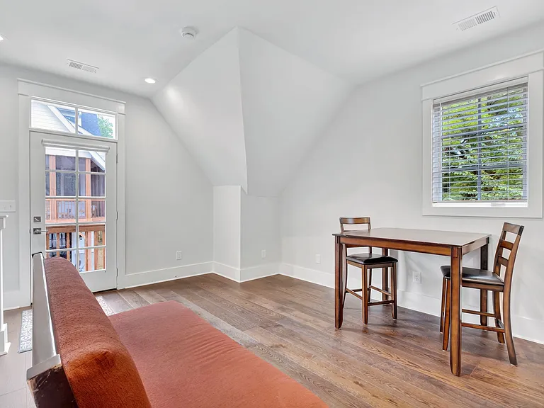 1110 Lillian St #B — Photo 12