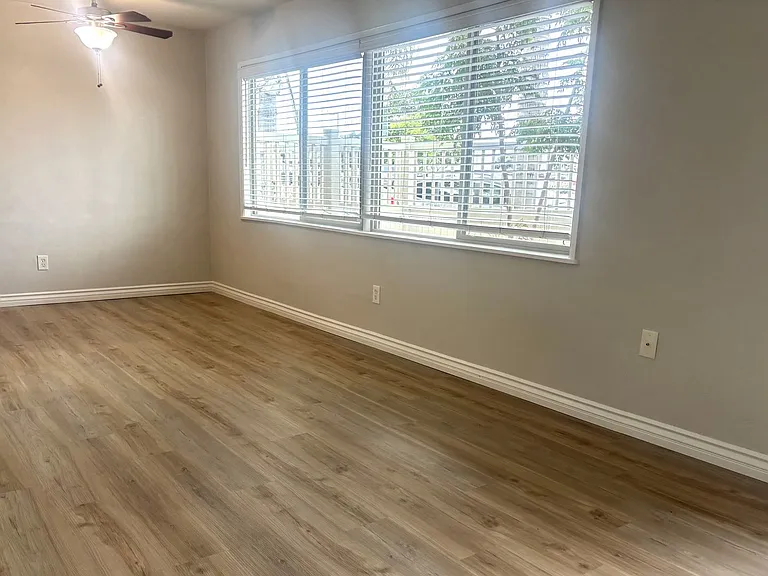 1502 Scott St — Photo 13