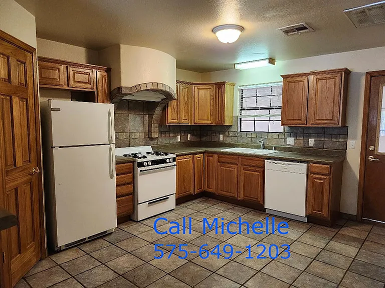 115 Hanks Dr #2 — Photo 3
