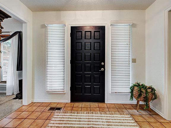 5th image of 301 Little Chisholm Cir