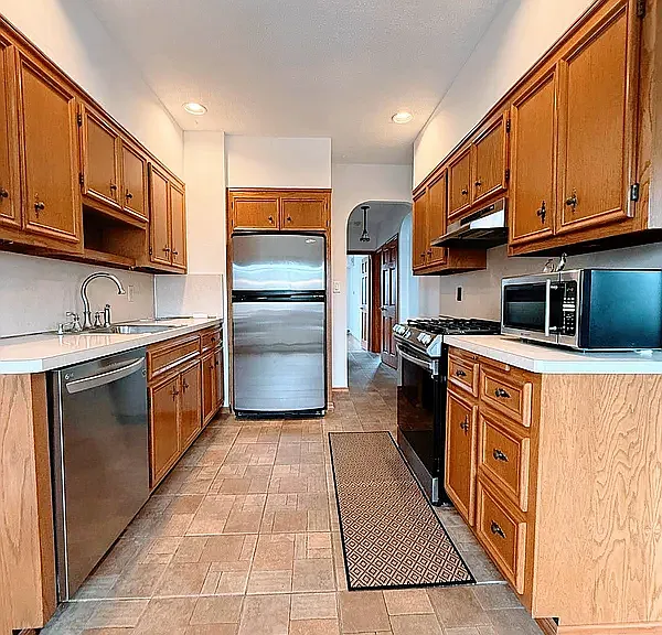21-20 47th St #2F — Photo 3