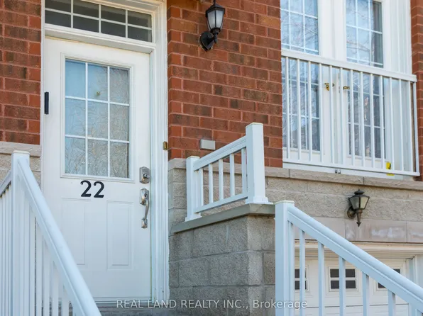 22 Loring Doolittle Ct, Aurora, ON L4G 7Y8