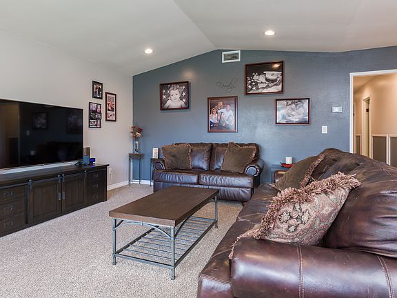 5th image of 765 Dorothea Ave