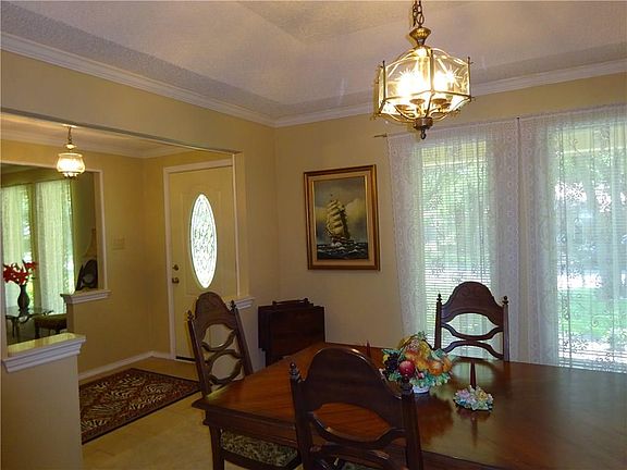 4th image of 1703 Kingsborough Dr