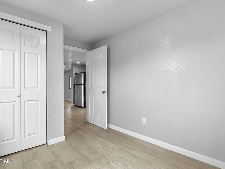593 Myra St — Photo 15