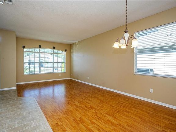 4th image of 570 Carrigan Woods Trl