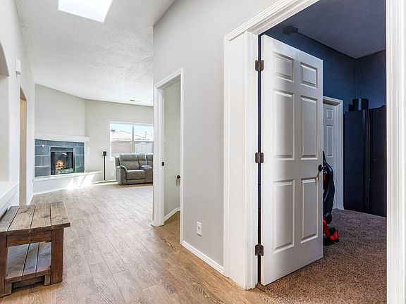 4th image of 200 Aldaba Cir NE