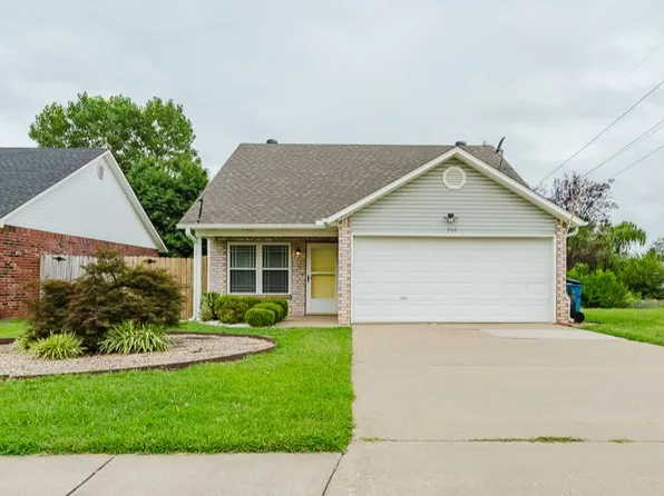 900 Tunbridge Dr, Bentonville, AR 72712