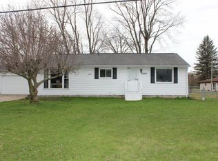 4770 Woodside Dr, Buchanan, MI 49107
