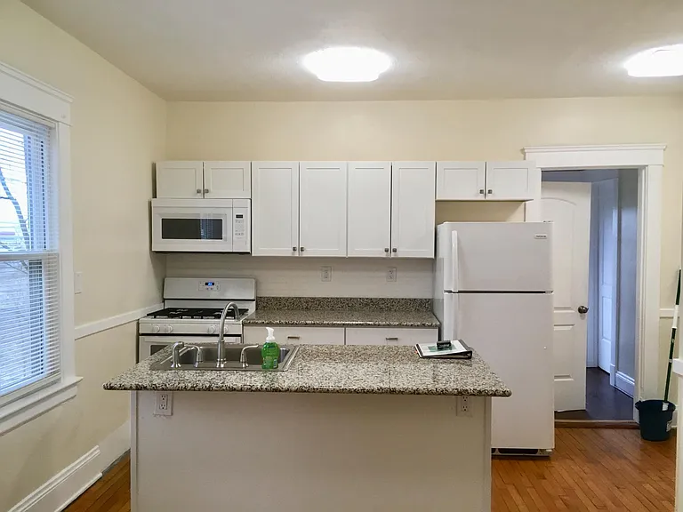 1005 Auburn Ave — Photo 5