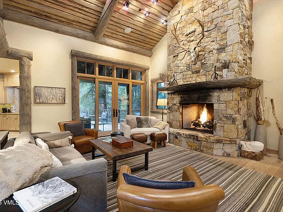 3rd image of 16 Cabin Creek Ln