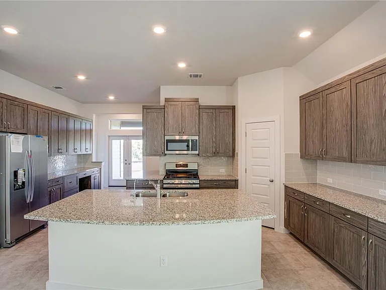 608 Saturnia Dr — Photo 15