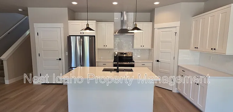 1939 N Danish Ln — Photo 4