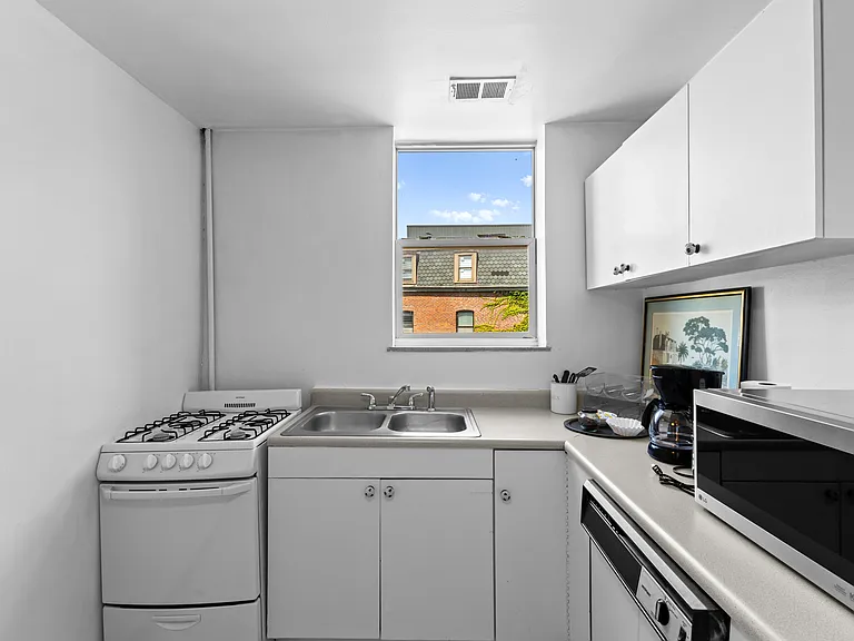 854 N High St #F — Photo 7