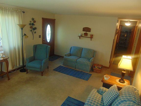 3rd image of 9058 Oak Ln