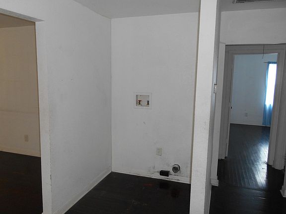 4th image of 402 Live Oak St