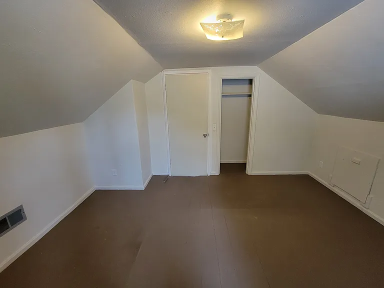 1212 Evans Ave W — Photo 22