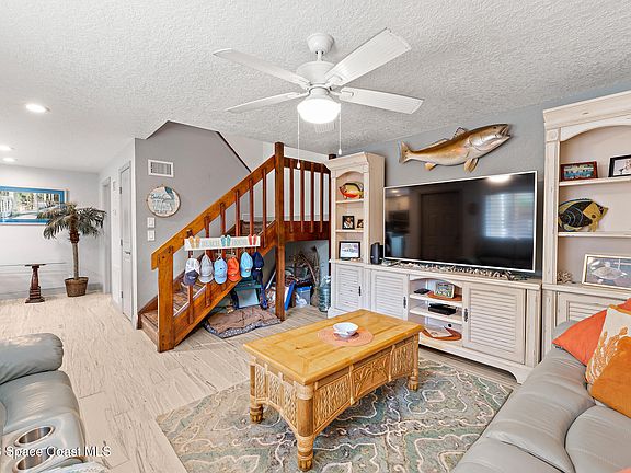 2nd image of 8767 Live Oak Ct