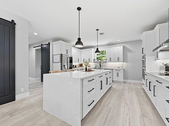 5th image of 3067 Fargo Avenue
