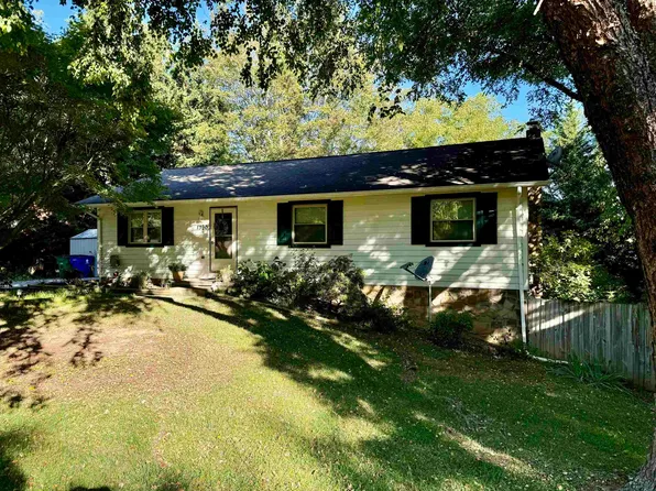 1390 Chestnut Dr, Christiansburg, VA 24073