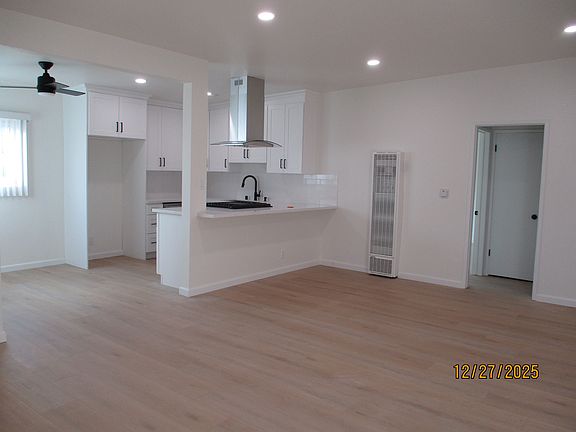 2nd image of 2733 Montrose Ave APT 11