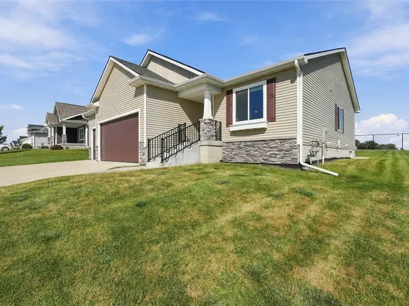 1806 Lakeview Dr, Pella, IA 50219