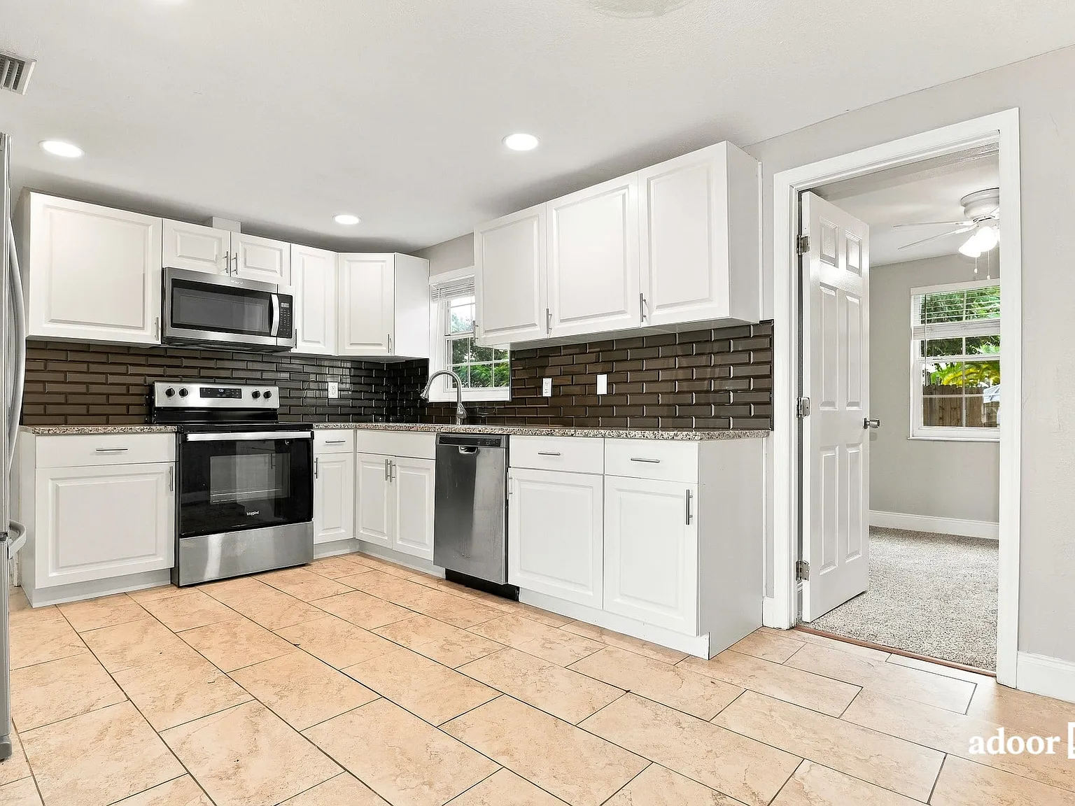 3 bed, 3.0 bath, 1004 sqft, $1,745 — Photo 3