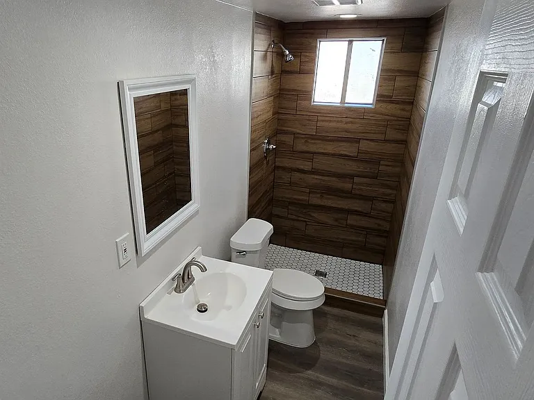 Clems Road Apartments — Photo 35