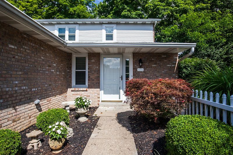 1st image of 1036 Parkcrest Ln
